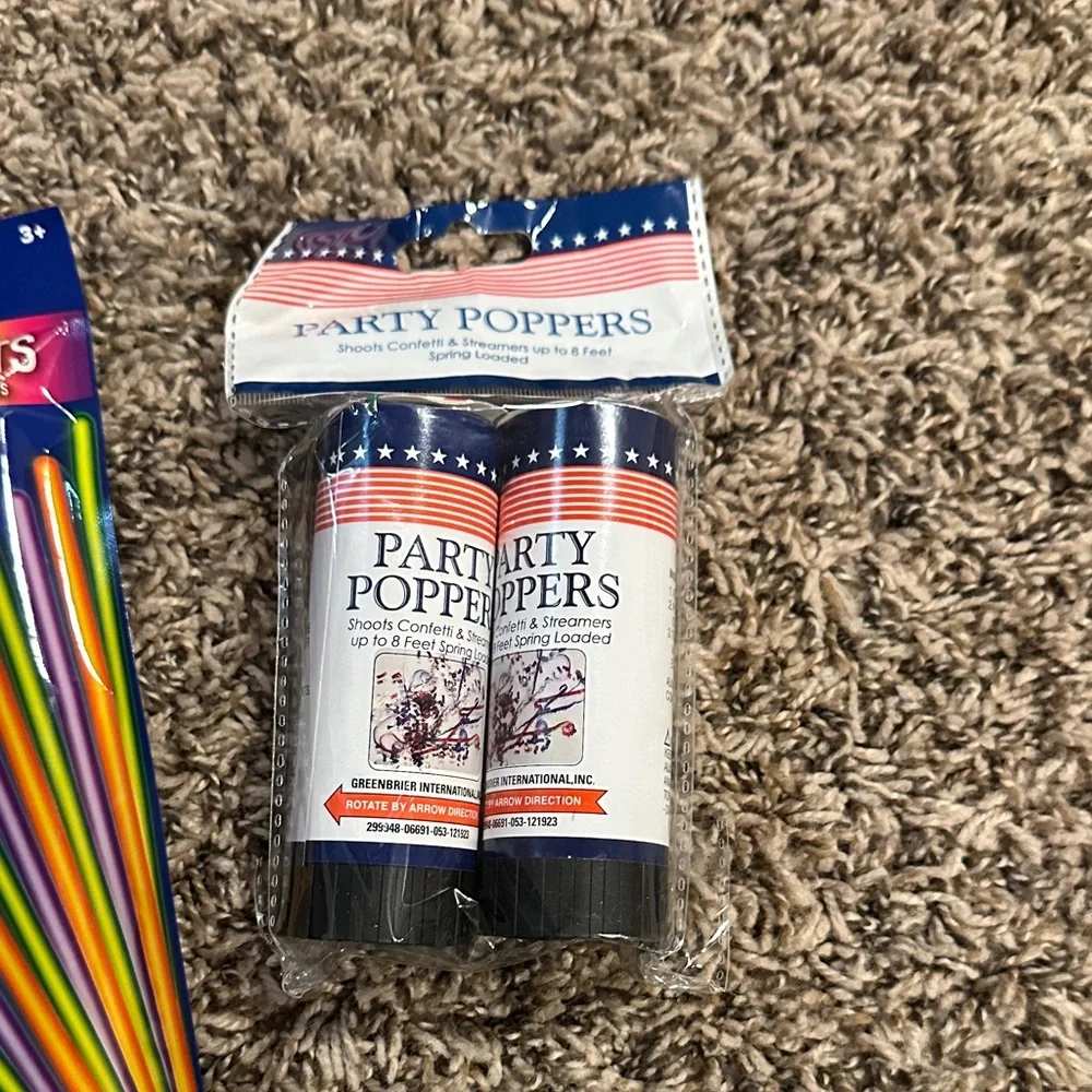 Glow Party Set with Colorful Bracelets and Poppers